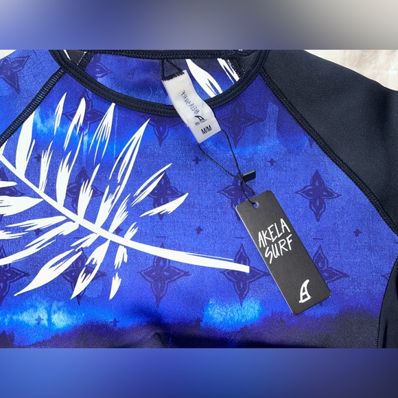 NWT Rash guard - Picture 3 of 6